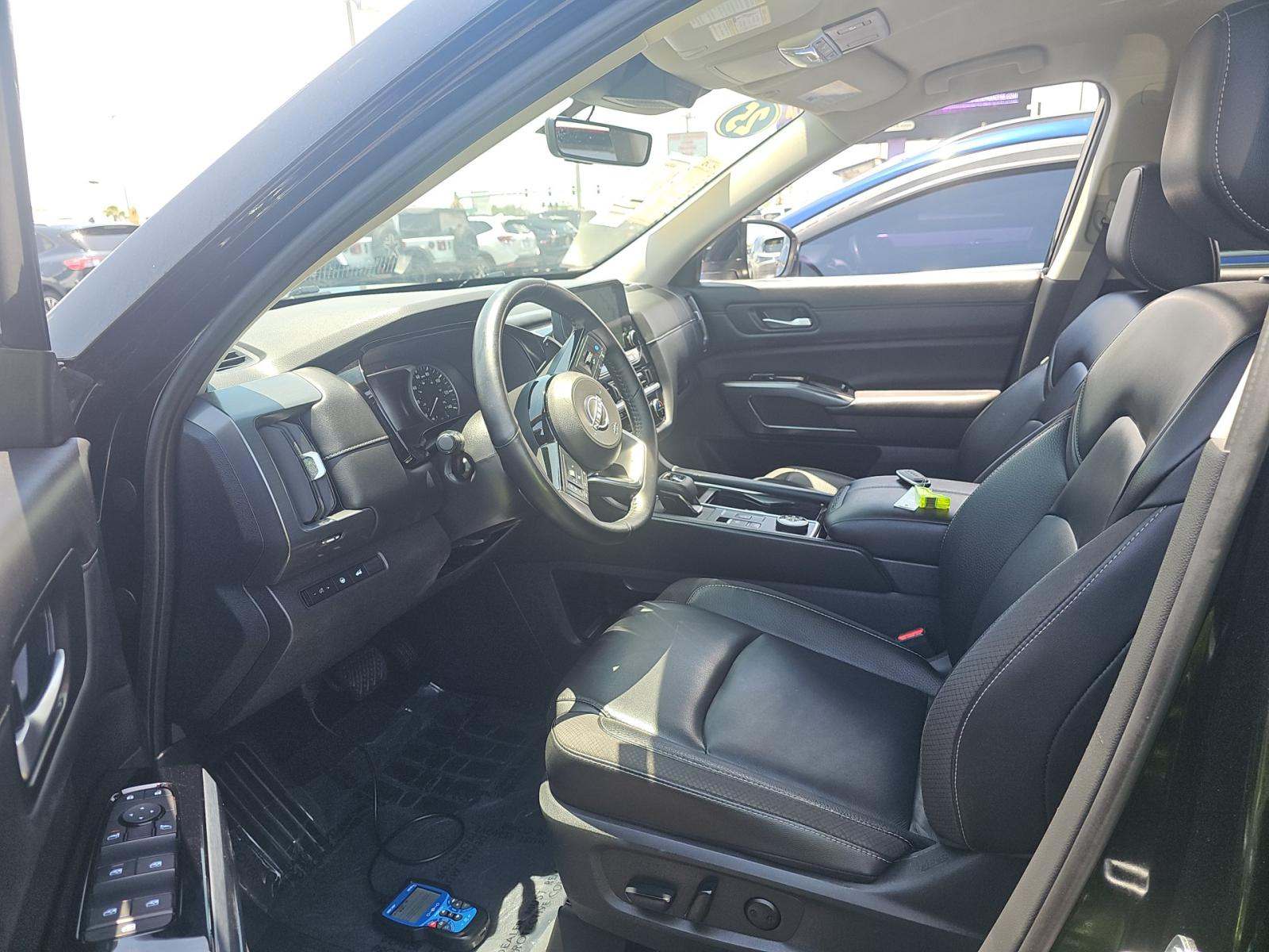 2025 Nissan Pathfinder SL AWD