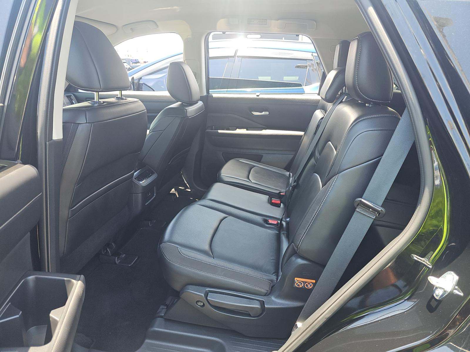 2025 Nissan Pathfinder SL AWD
