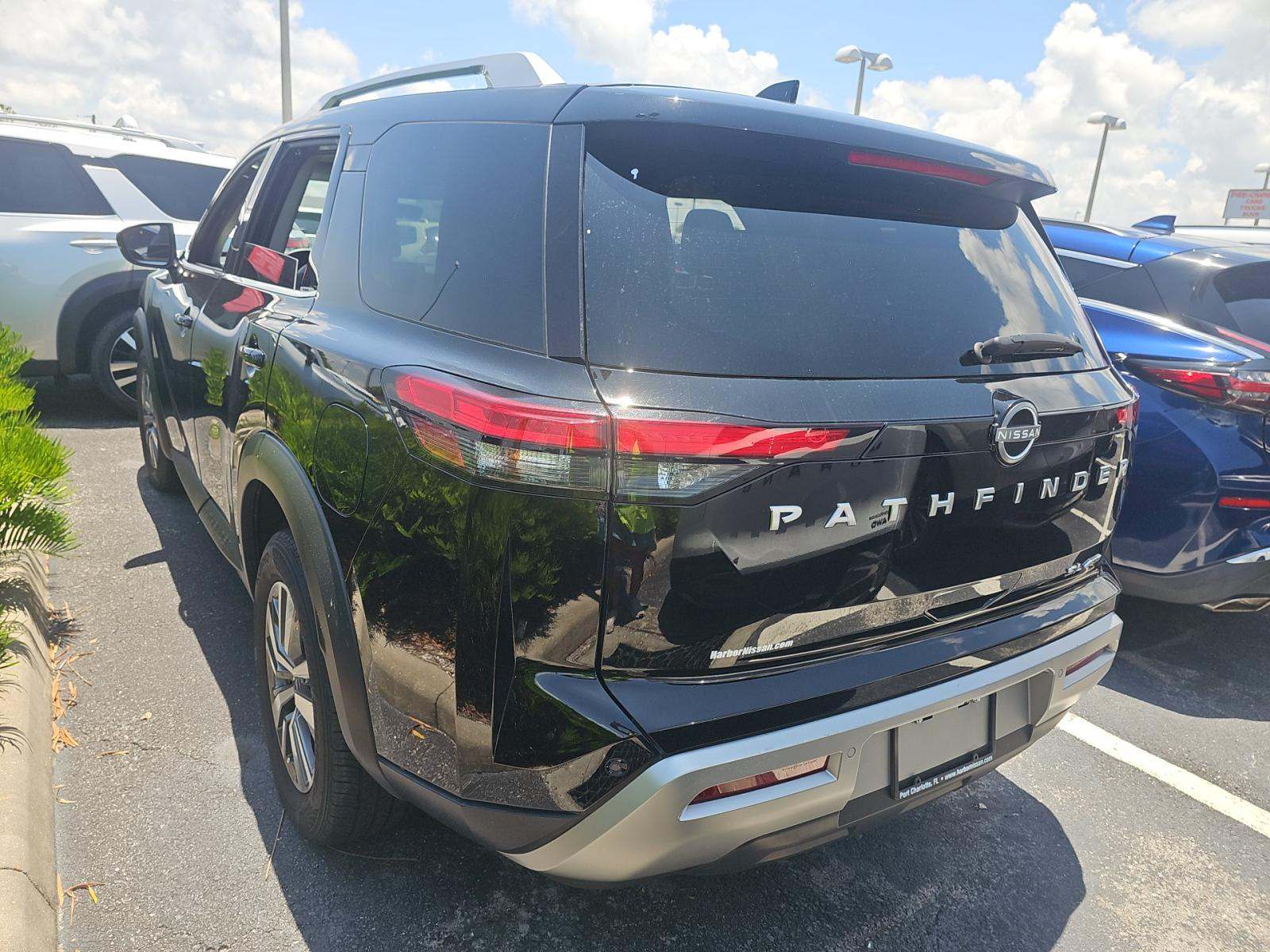 2025 Nissan Pathfinder SL AWD