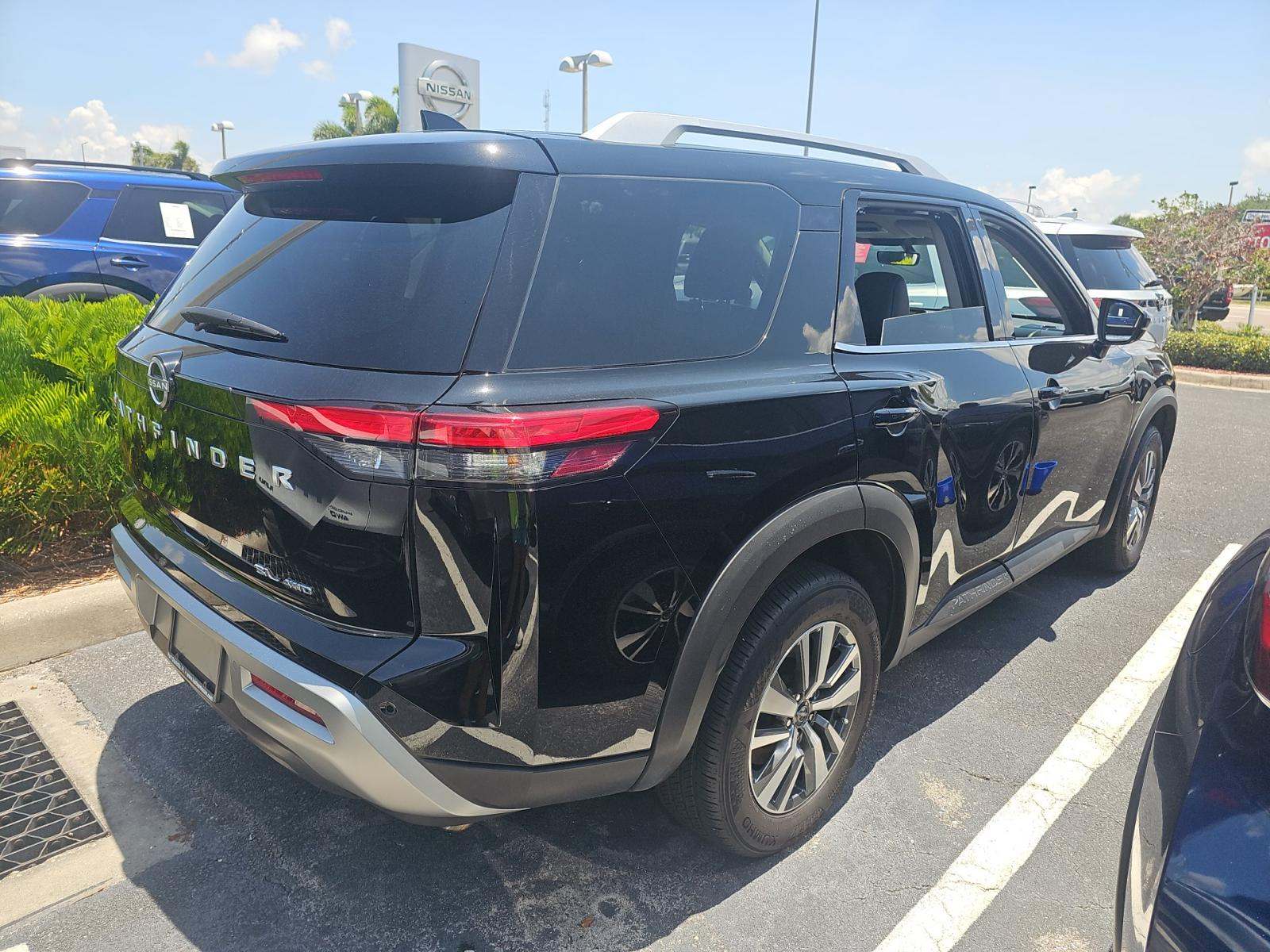 2025 Nissan Pathfinder SL AWD
