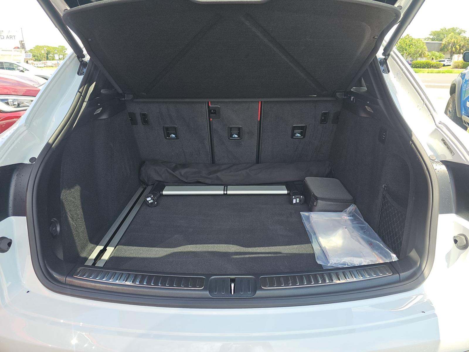 2022 Porsche Macan S AWD