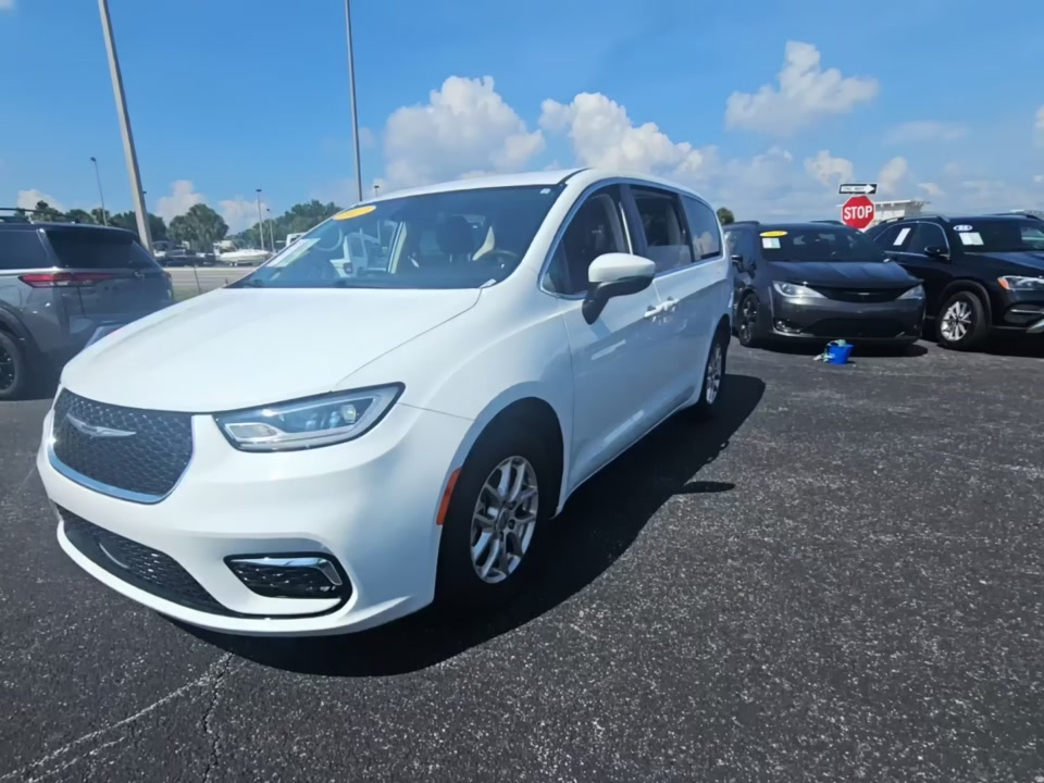 2023 Chrysler Pacifica Touring L FWD