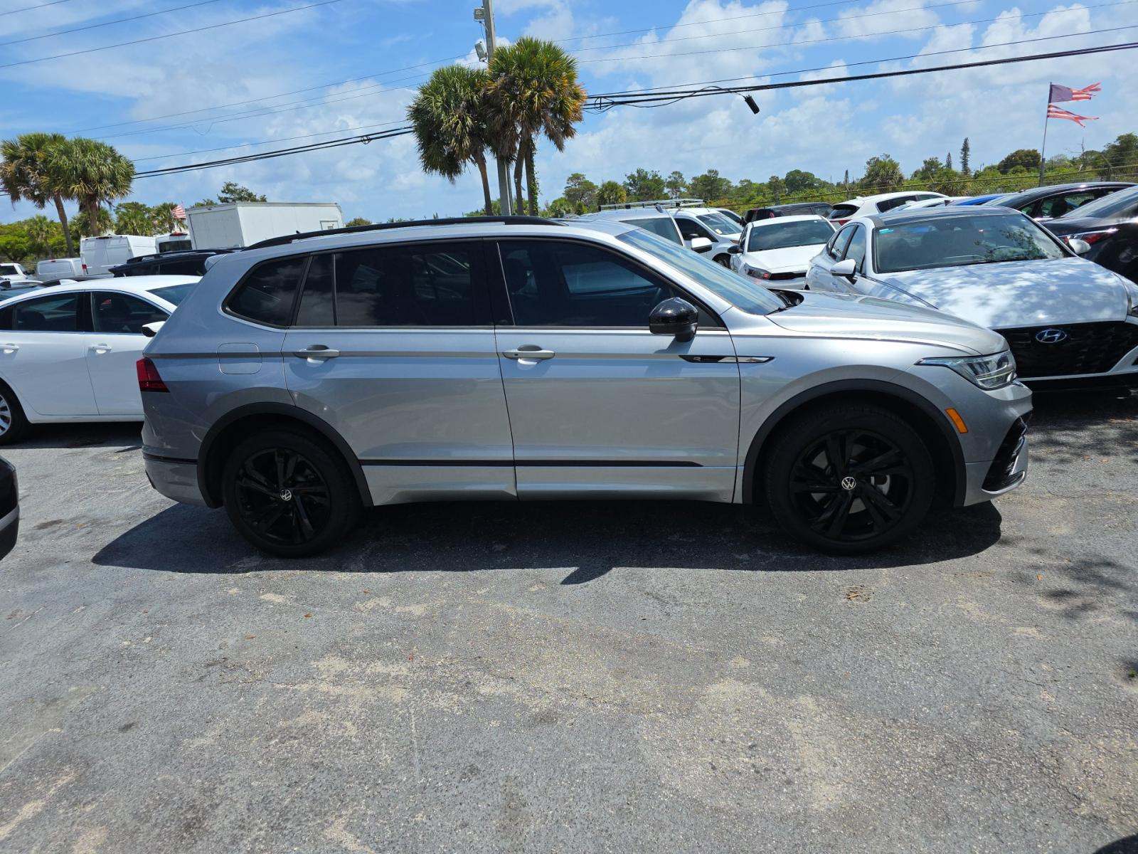 2023 Volkswagen Tiguan 2.0T SE R-Line Black FWD