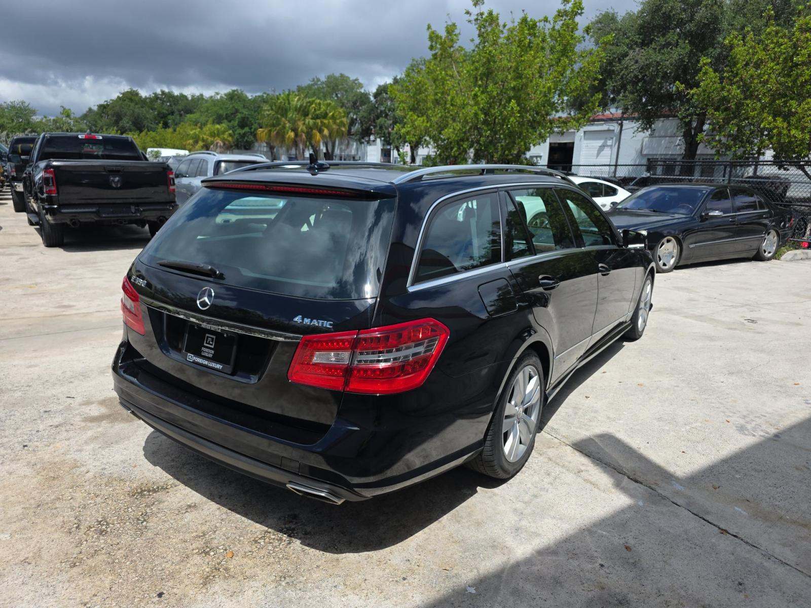 MERCEDES-BENZ E-CLASS - 3