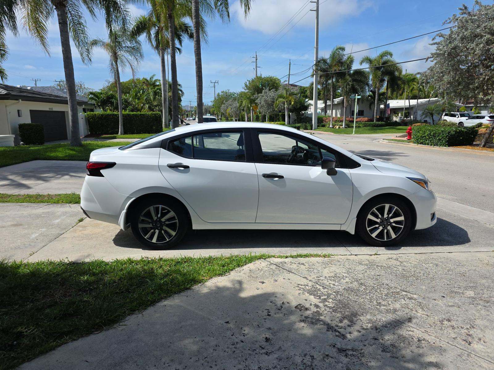 NISSAN VERSA - 4