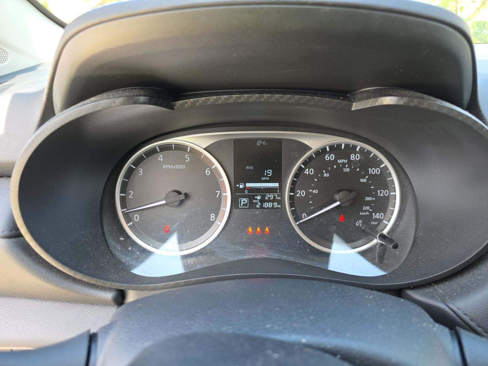NISSAN VERSA - 9