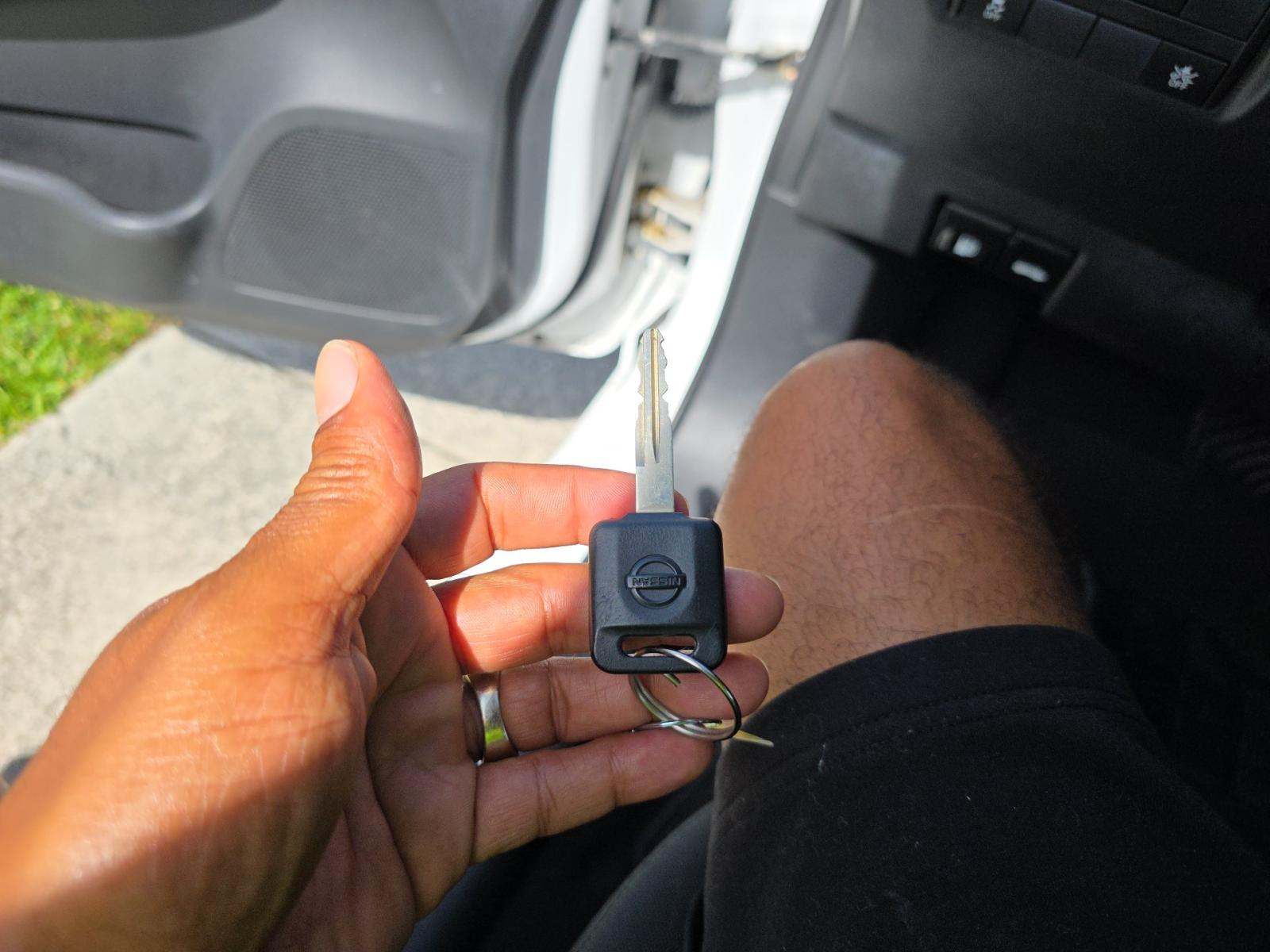 NISSAN VERSA - 8