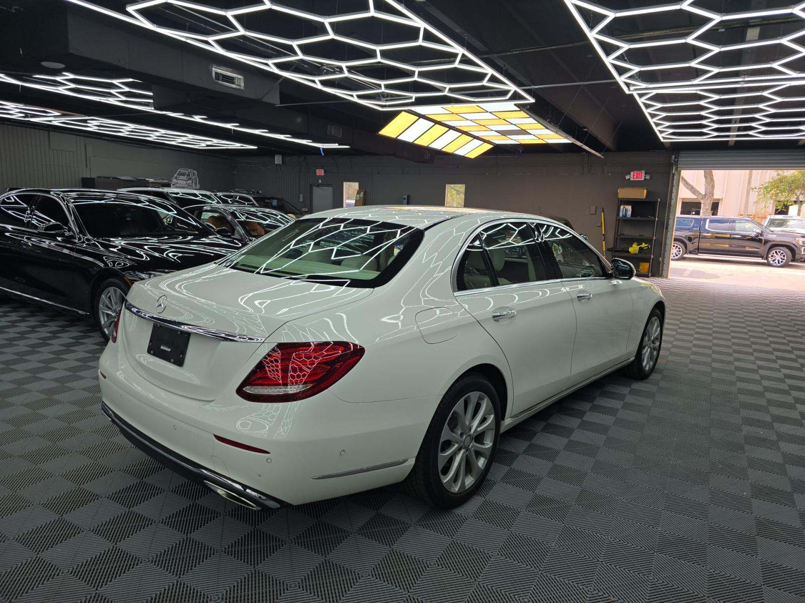 MERCEDES-BENZ E-CLASS - 3