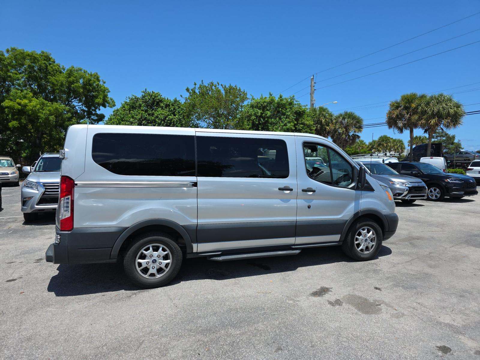 FORD TRANSIT 150 - 4