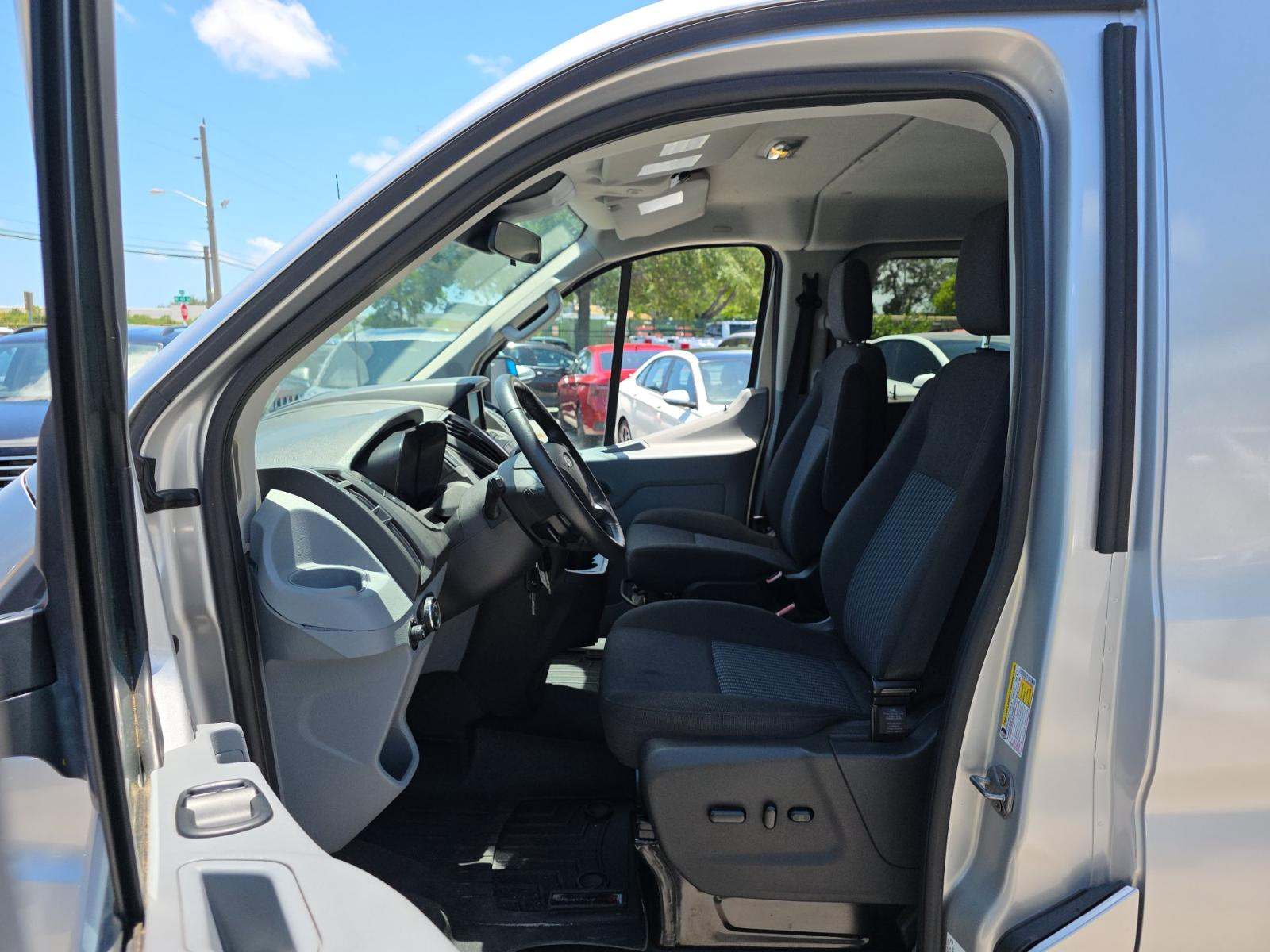 FORD TRANSIT 150 - 6