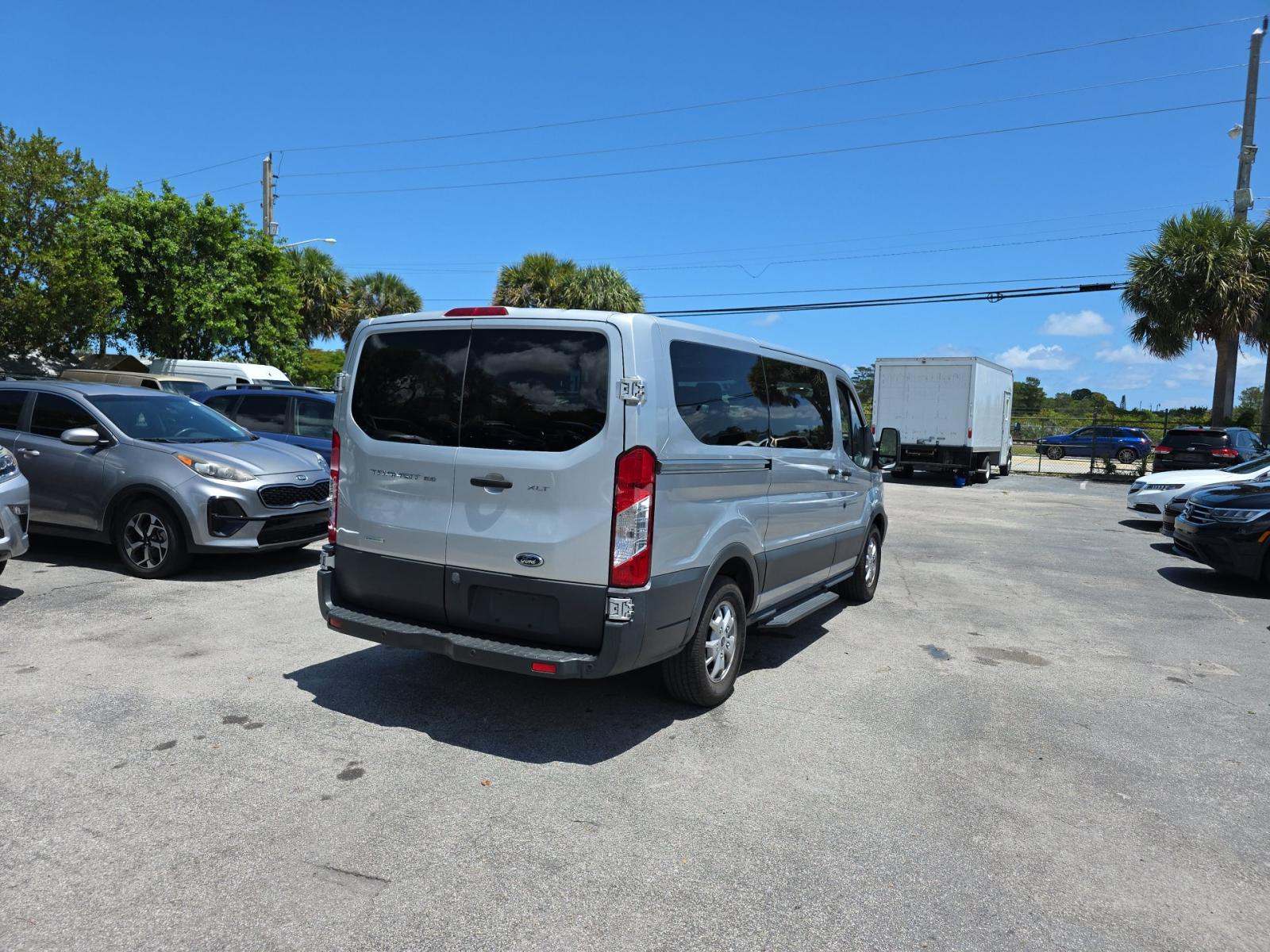 FORD TRANSIT 150 - 3
