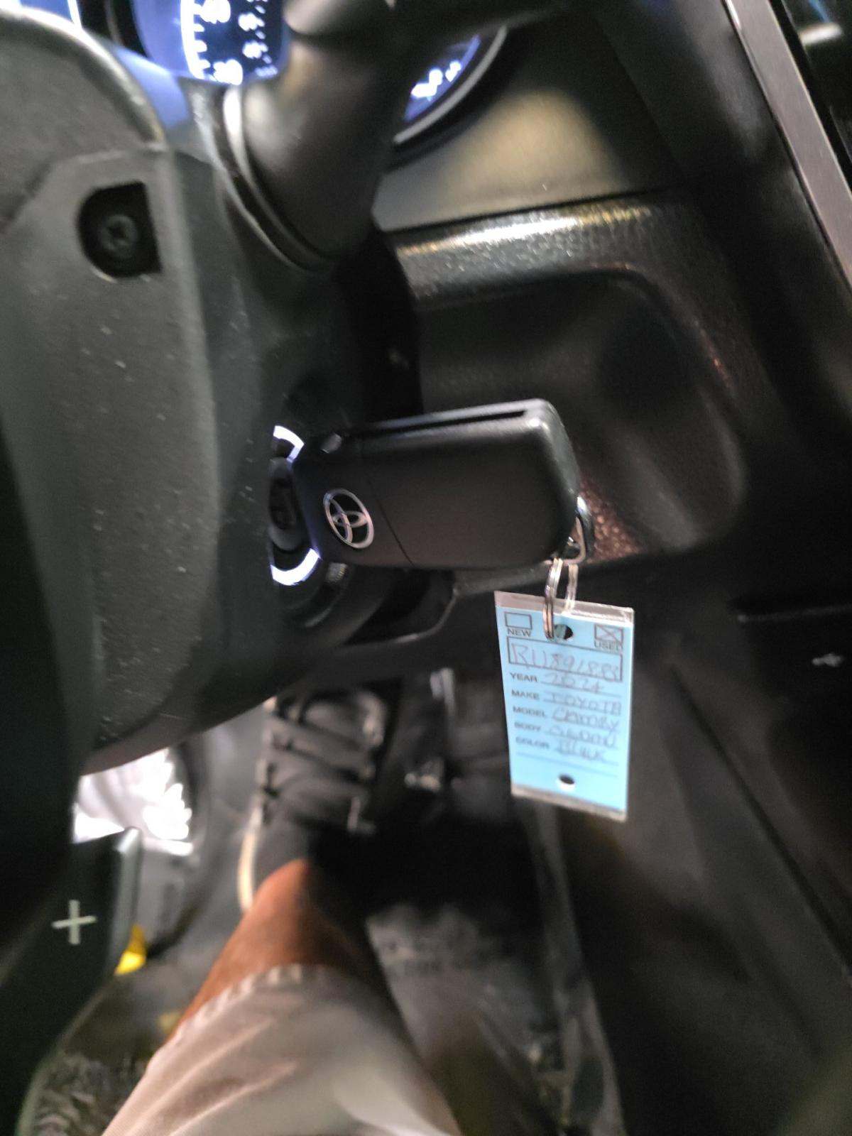 2024 Toyota Camry SE FWD