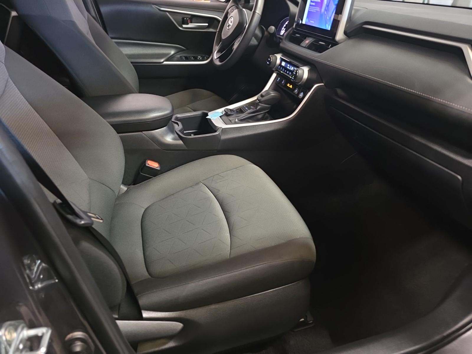 2025 Toyota RAV4 XLE FWD