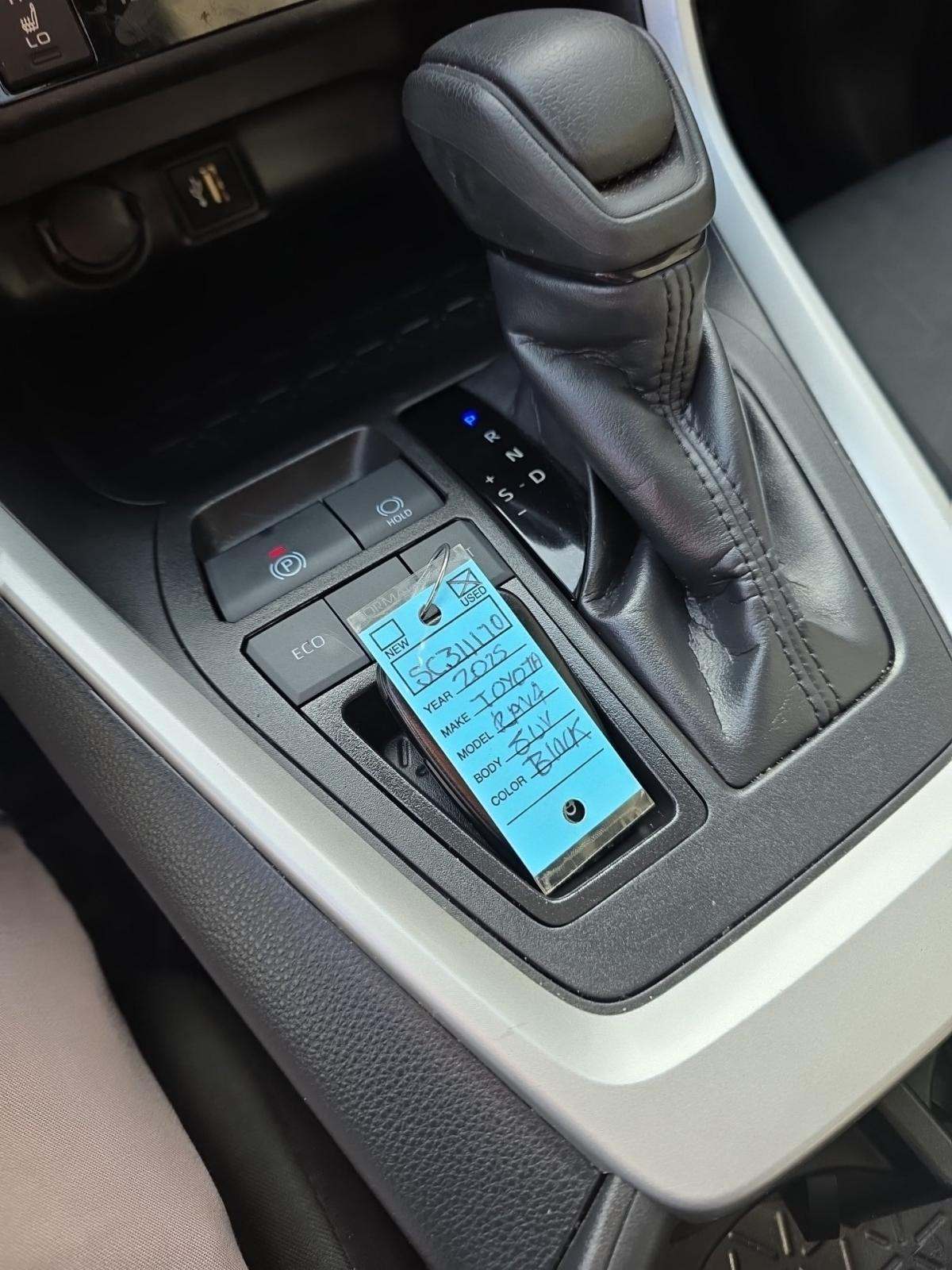 2025 Toyota RAV4 XLE FWD