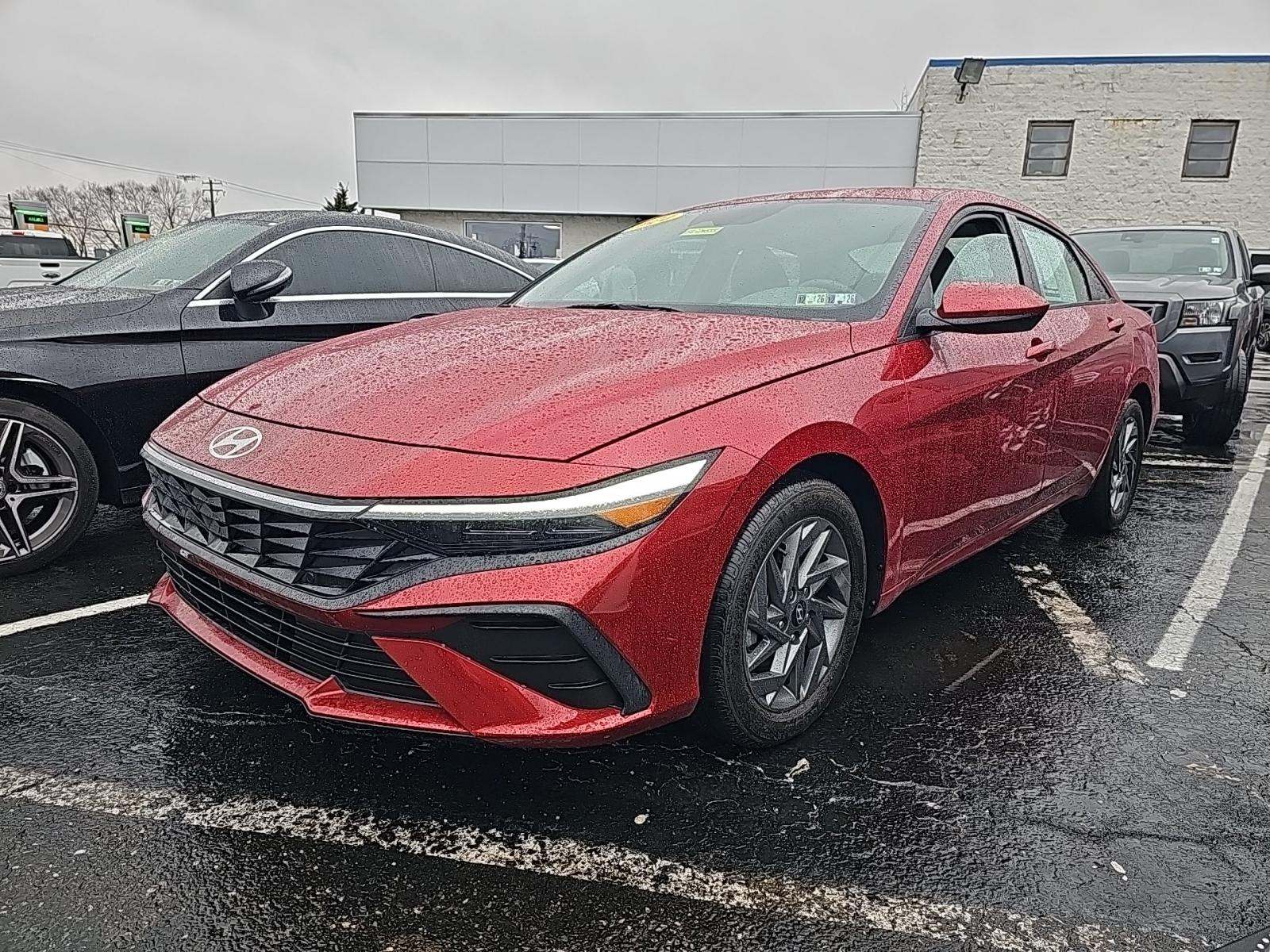 2024 Hyundai Elantra SEL FWD