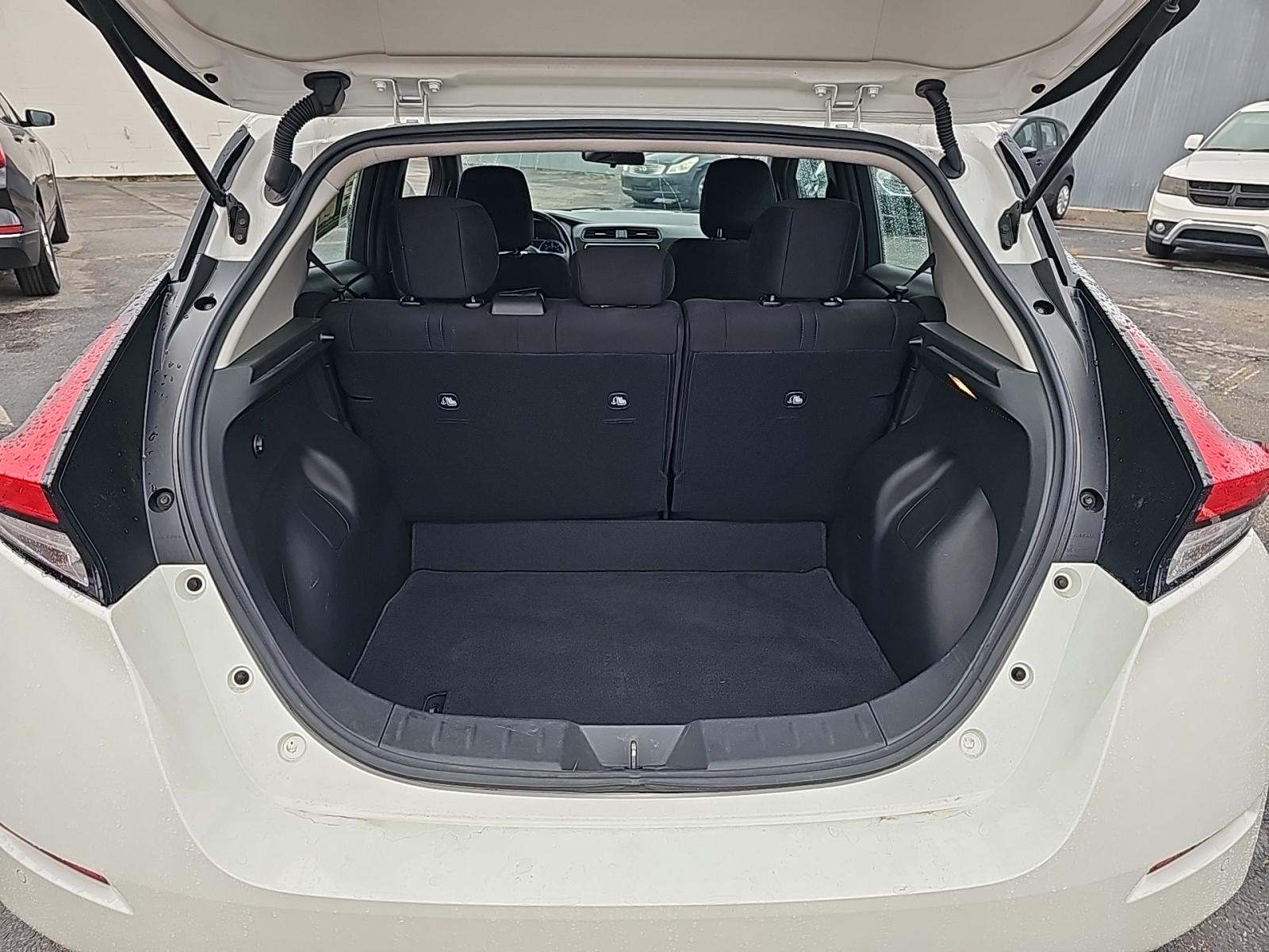2022 Nissan LEAF SV FWD