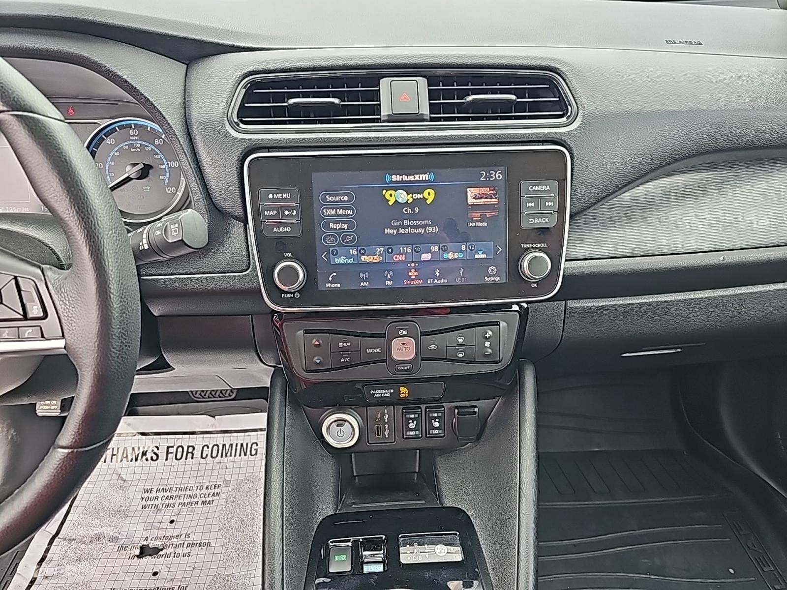 2022 Nissan LEAF SV FWD