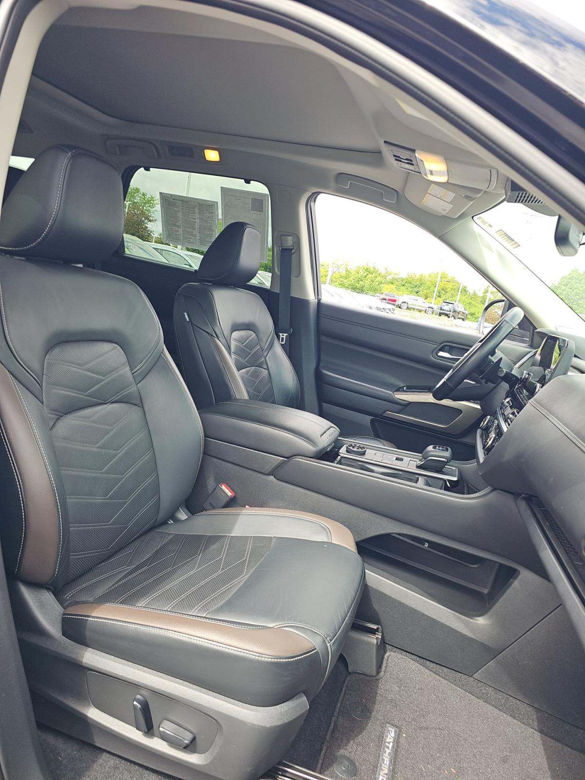 2022 Nissan Pathfinder Platinum AWD