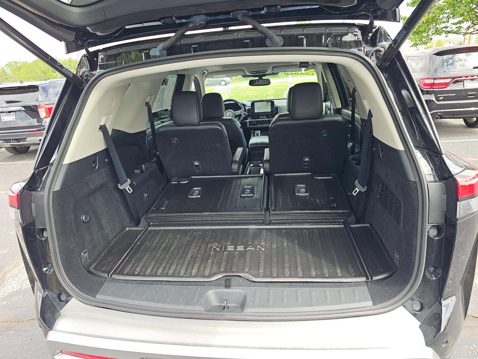 2022 Nissan Pathfinder Platinum AWD