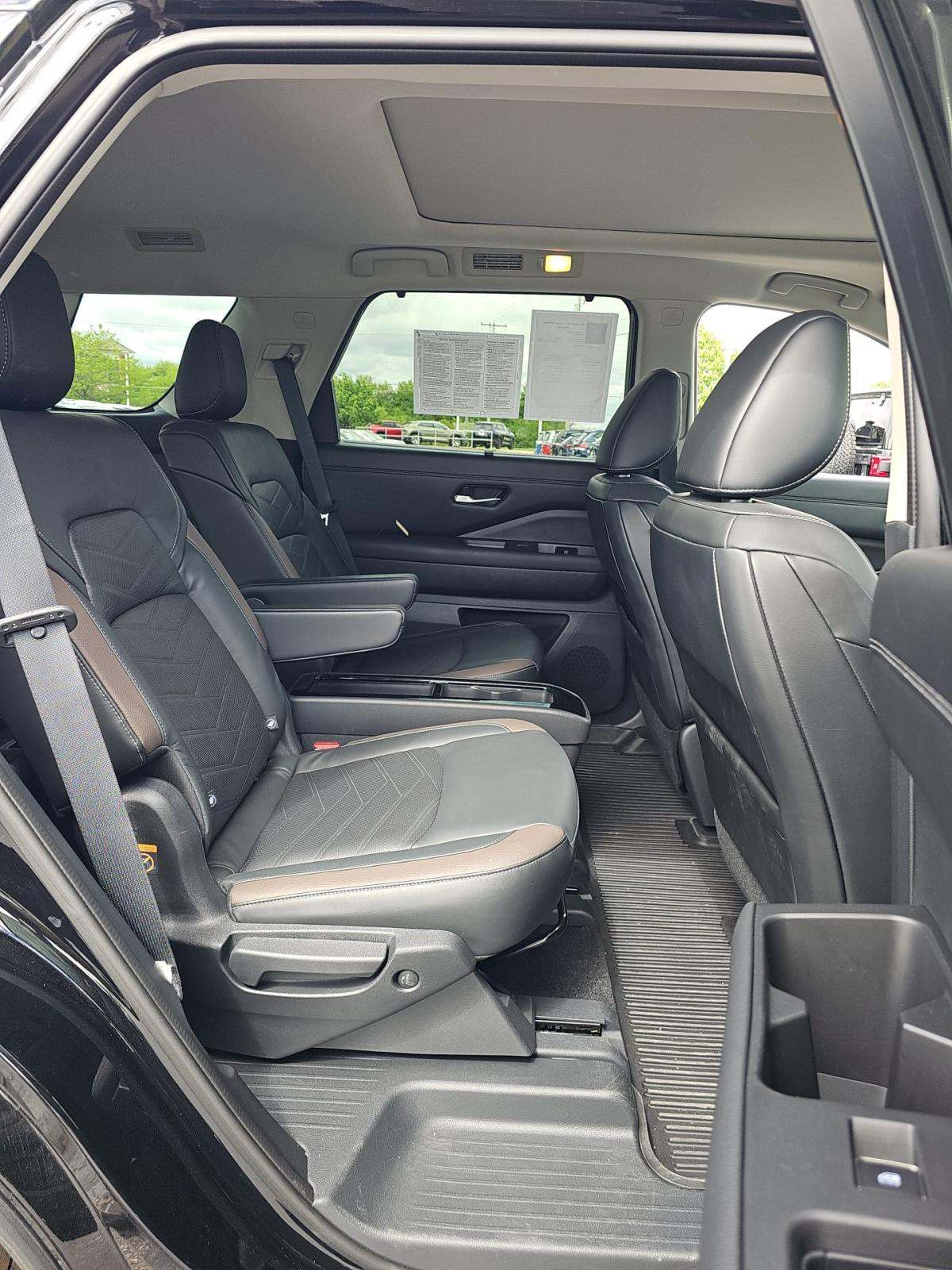 2022 Nissan Pathfinder Platinum AWD