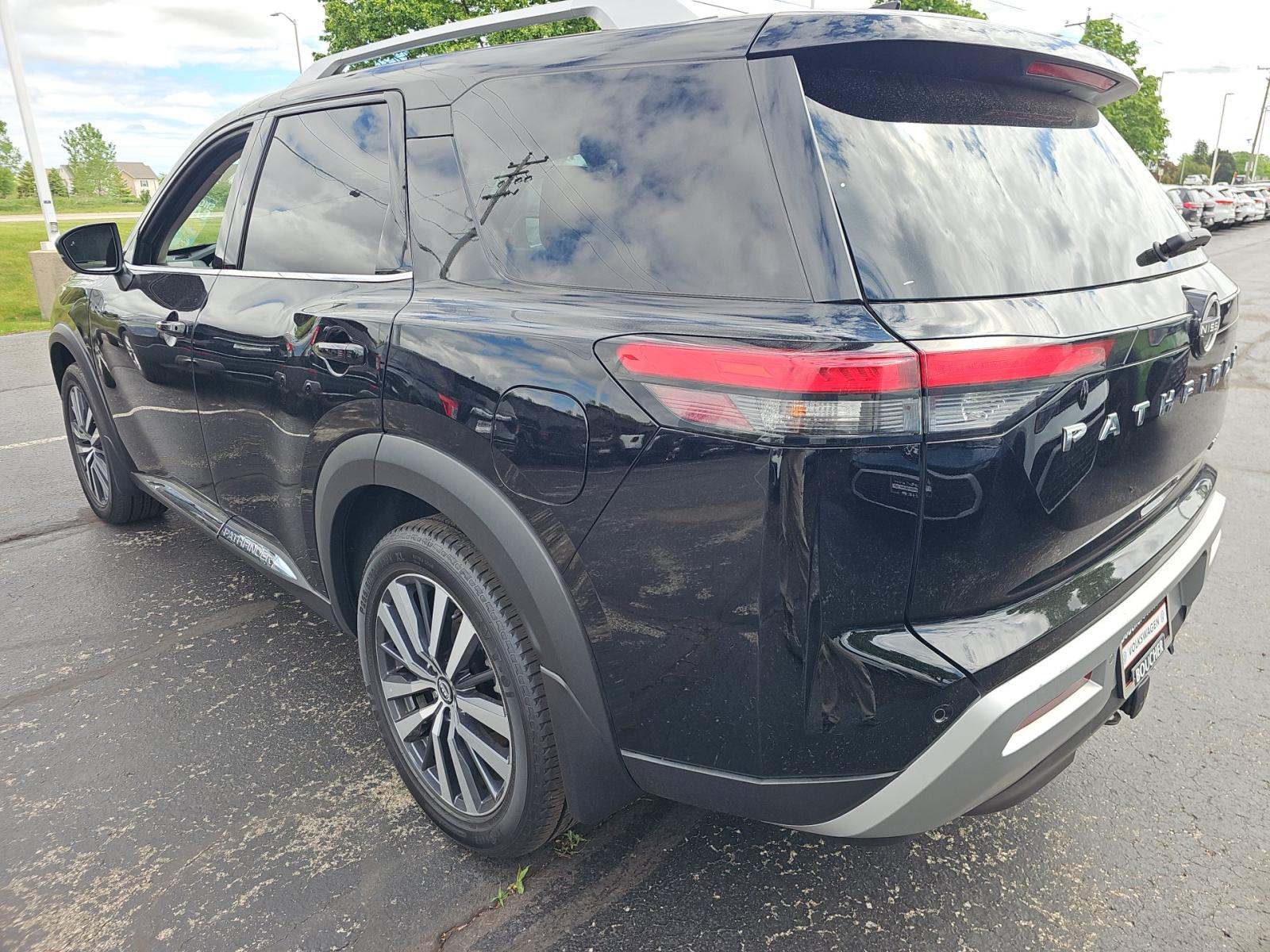 2022 Nissan Pathfinder Platinum AWD
