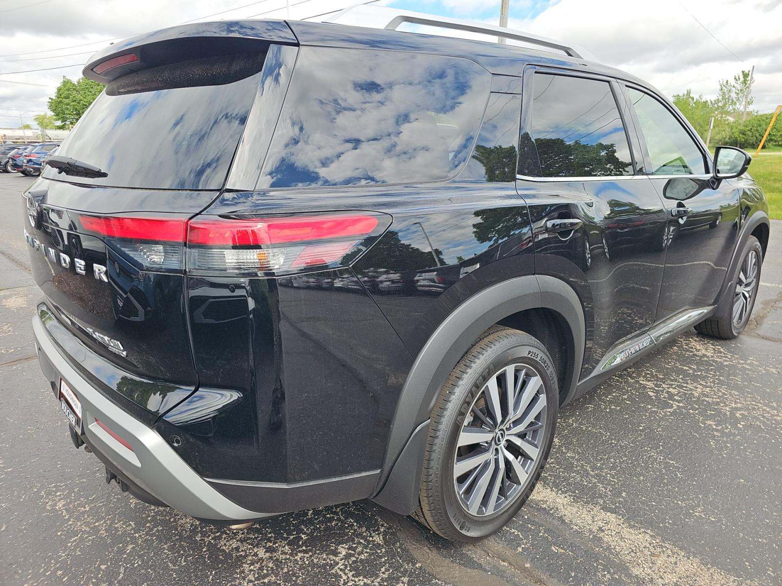 2022 Nissan Pathfinder Platinum AWD