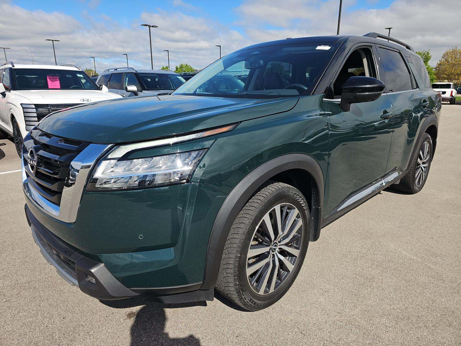 2022 Nissan Pathfinder Platinum AWD