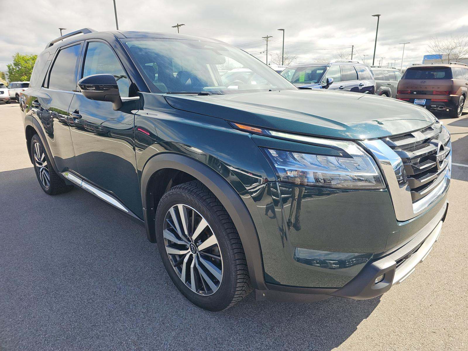 2022 Nissan Pathfinder Platinum AWD