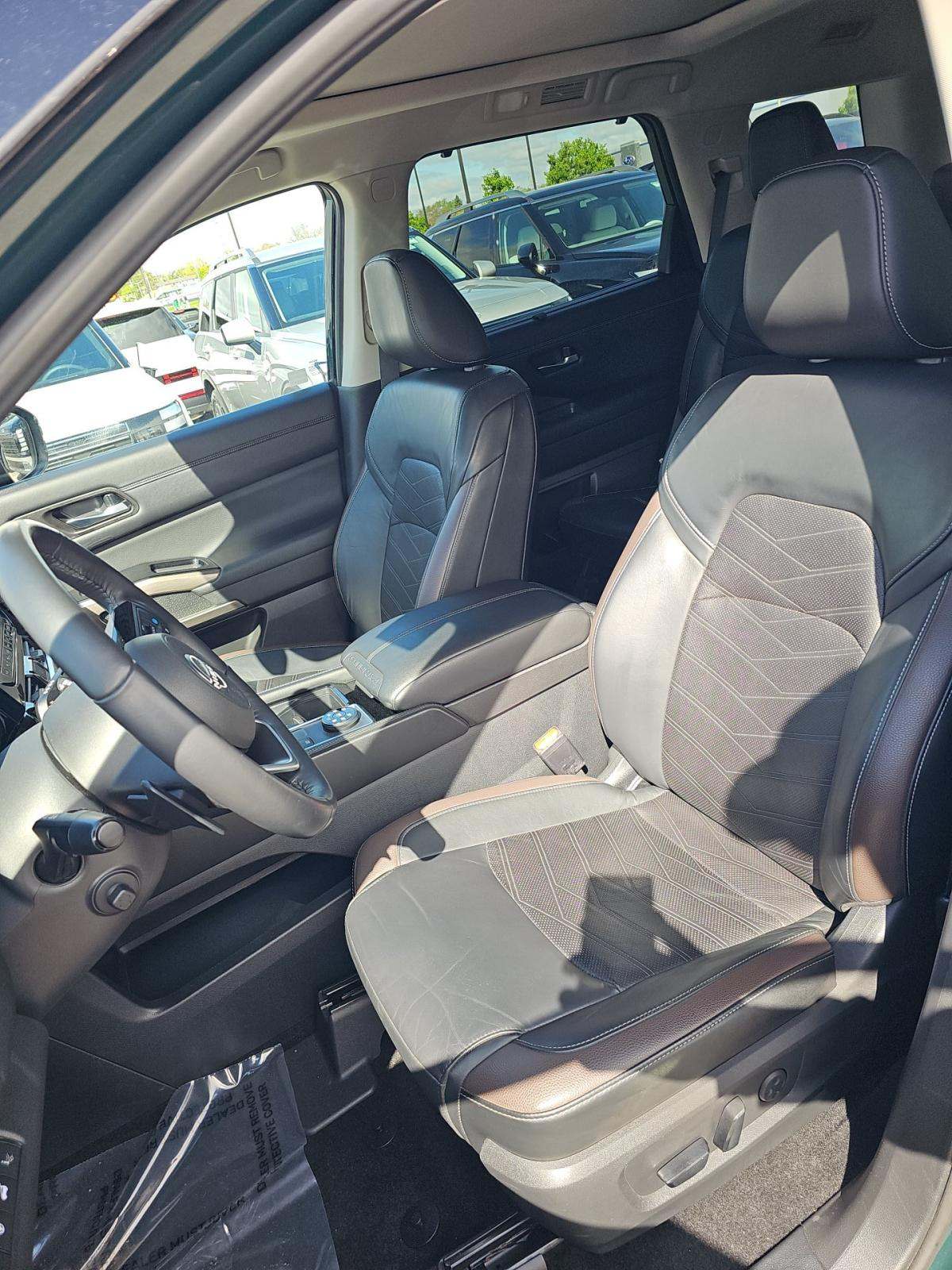 2022 Nissan Pathfinder Platinum AWD