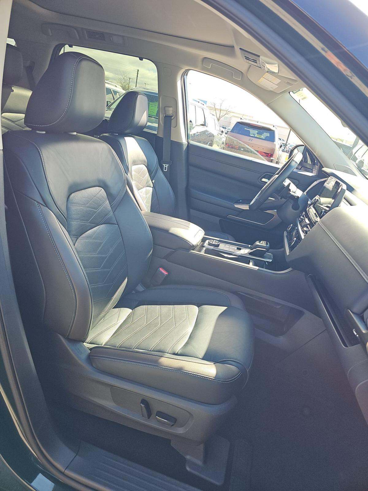 2022 Nissan Pathfinder Platinum AWD