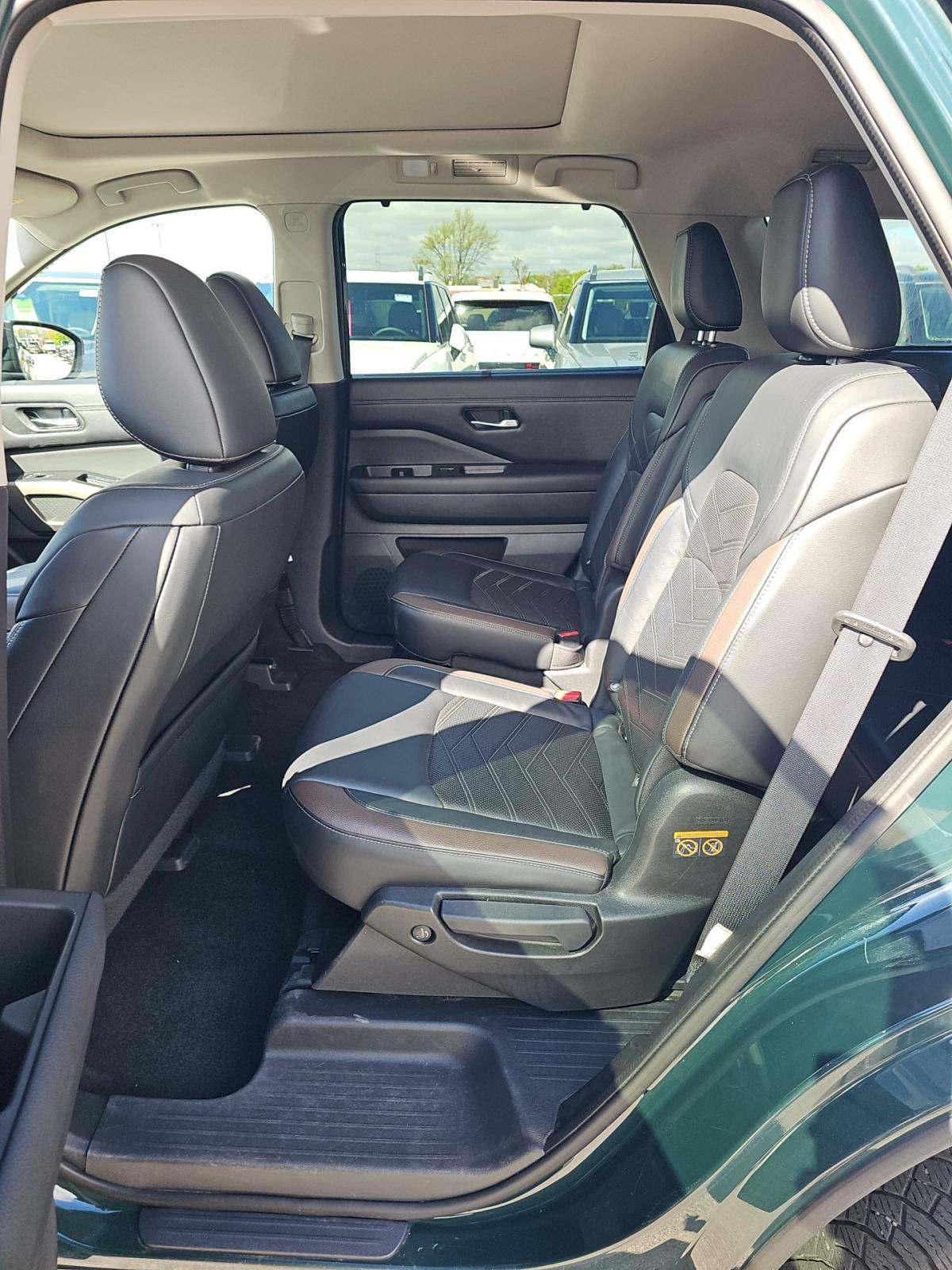 2022 Nissan Pathfinder Platinum AWD