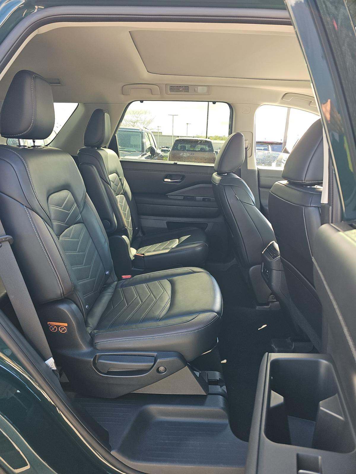 2022 Nissan Pathfinder Platinum AWD