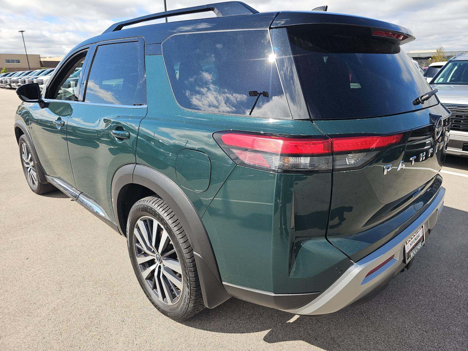 2022 Nissan Pathfinder Platinum AWD
