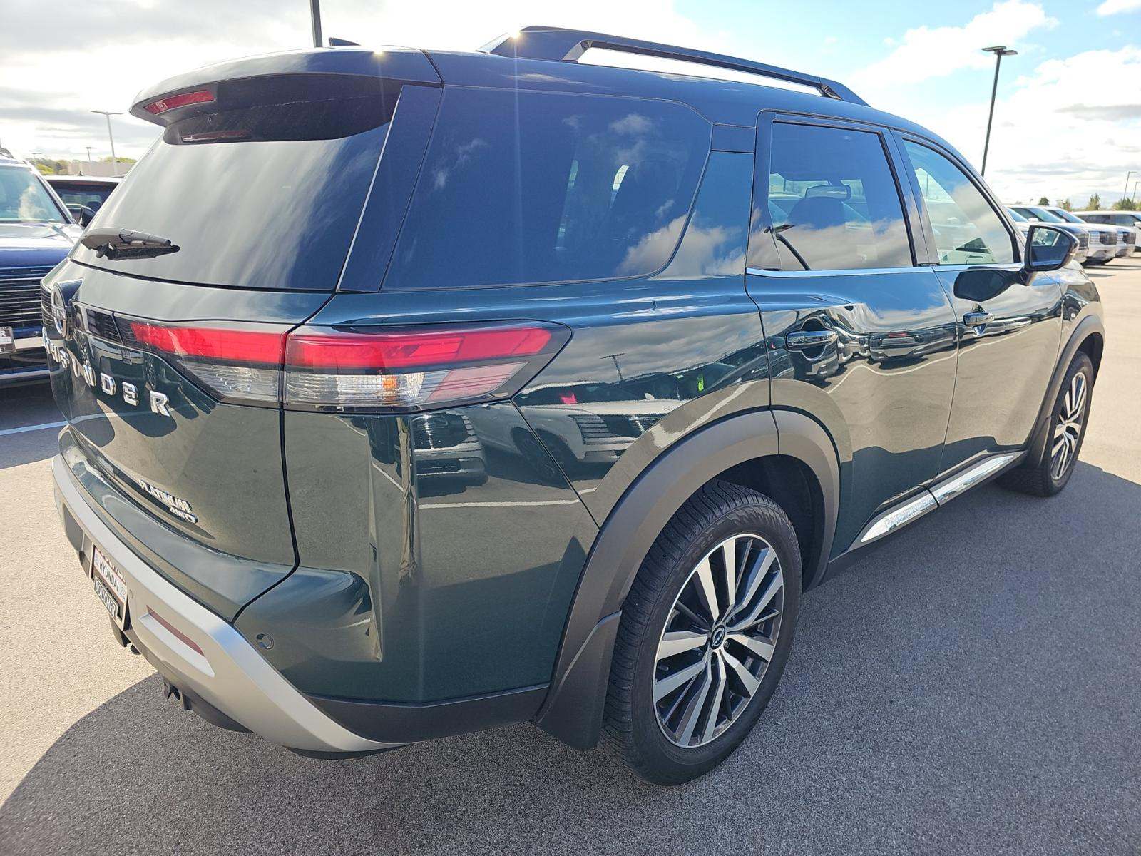 2022 Nissan Pathfinder Platinum AWD