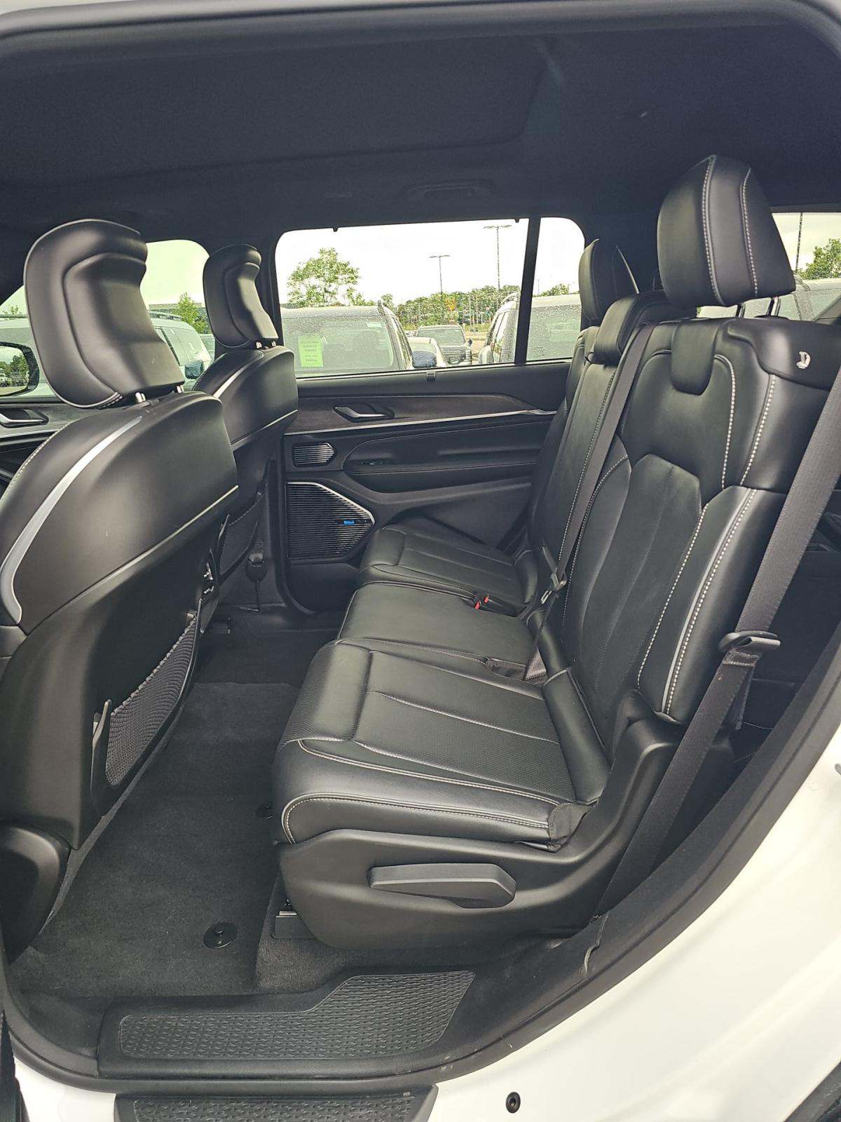2022 Jeep Grand Cherokee L Overland AWD