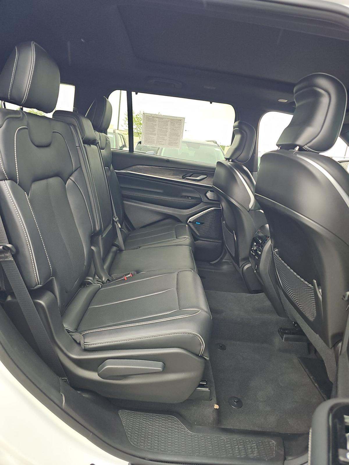 2022 Jeep Grand Cherokee L Overland AWD