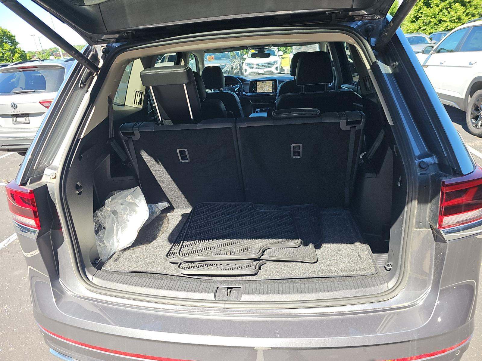 2025 Volkswagen Atlas 2.0T SEL Premium R-Line AWD