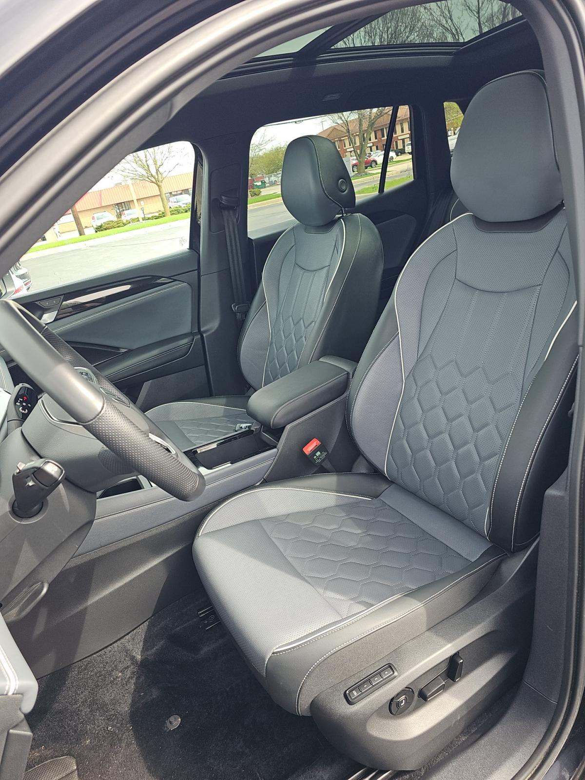 2025 Volkswagen Tiguan 2.0T SEL R-Line AWD