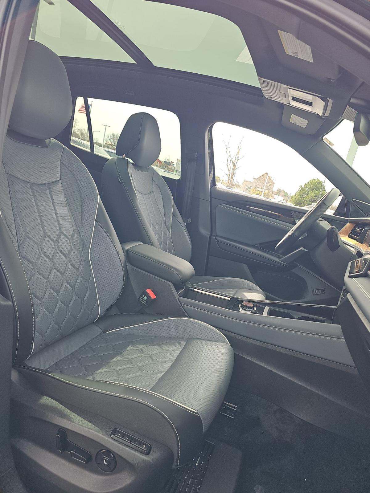2025 Volkswagen Tiguan 2.0T SEL R-Line AWD