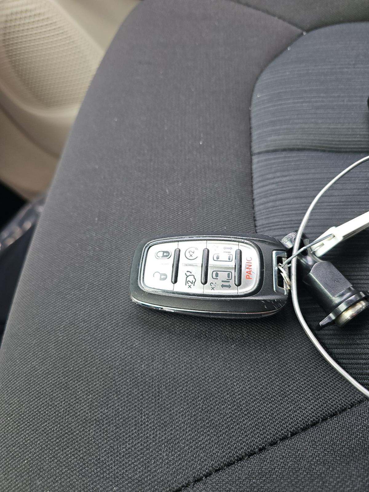 CHRYSLER VOYAGER - 8