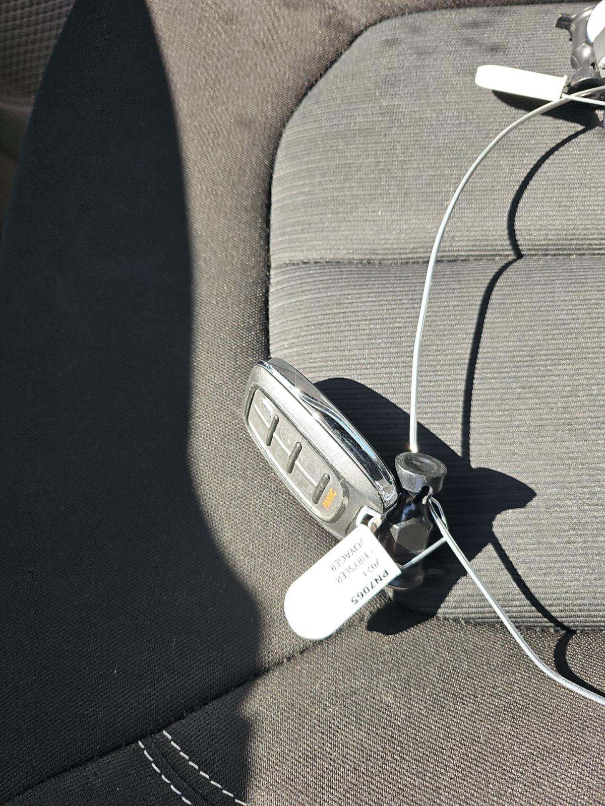 CHRYSLER VOYAGER - 8
