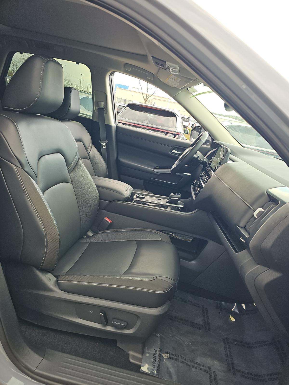 2022 Nissan Pathfinder SL AWD