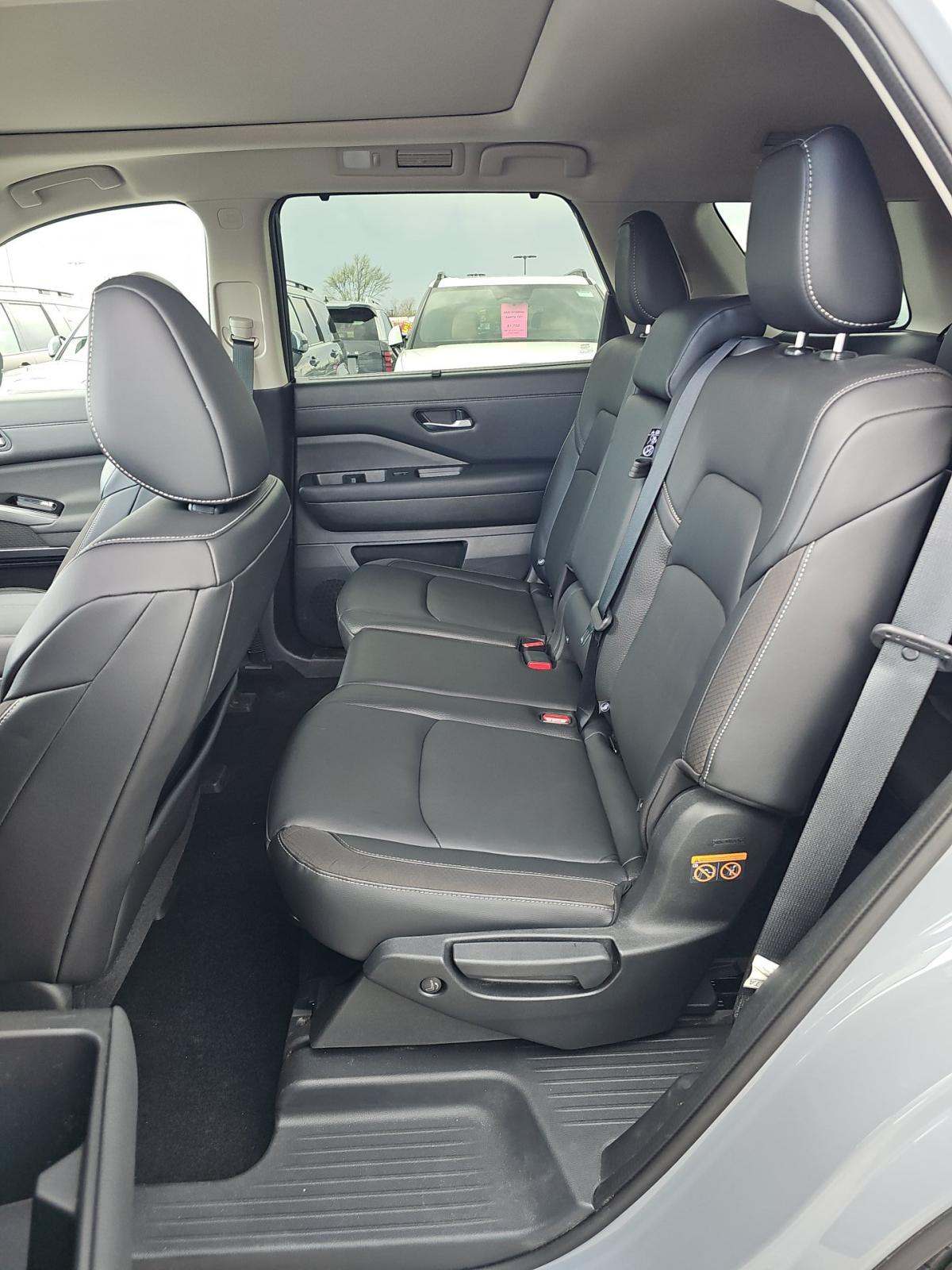 2022 Nissan Pathfinder SL AWD