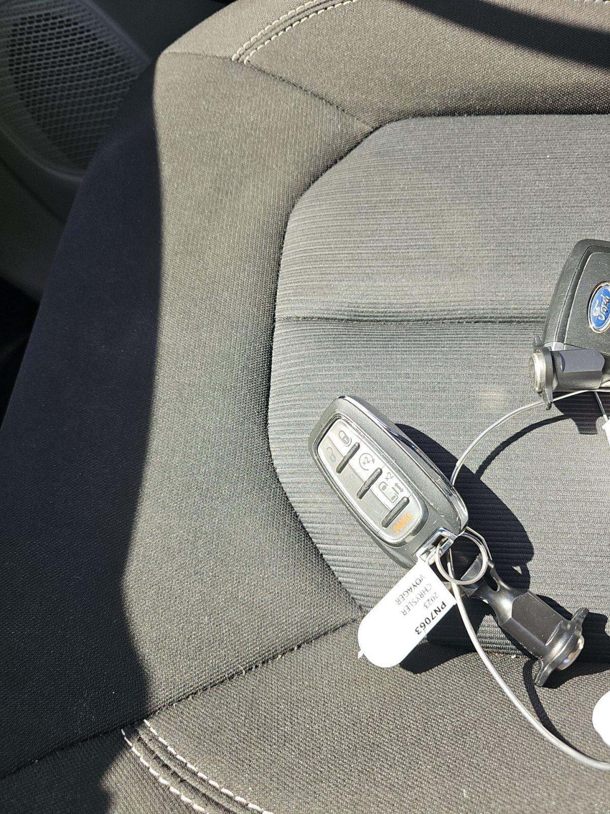 CHRYSLER VOYAGER - 8