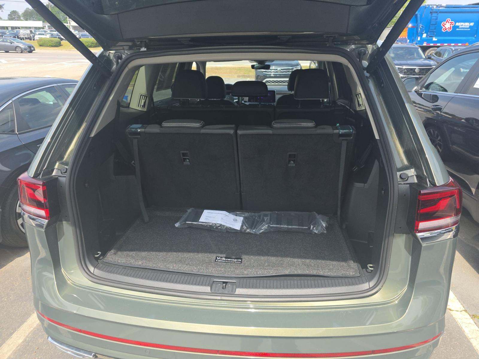 2025 Volkswagen Atlas 2.0T SEL Premium R-Line AWD