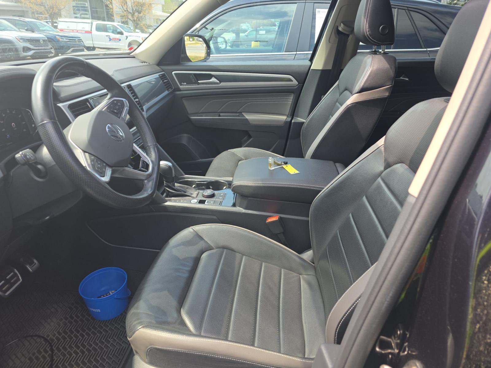 2023 Volkswagen Atlas 3.6L SEL Premium R-Line AWD