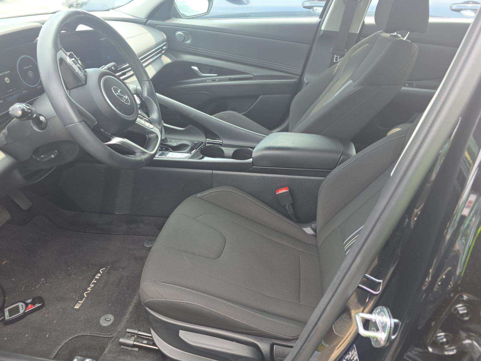 2023 Hyundai Elantra SEL FWD