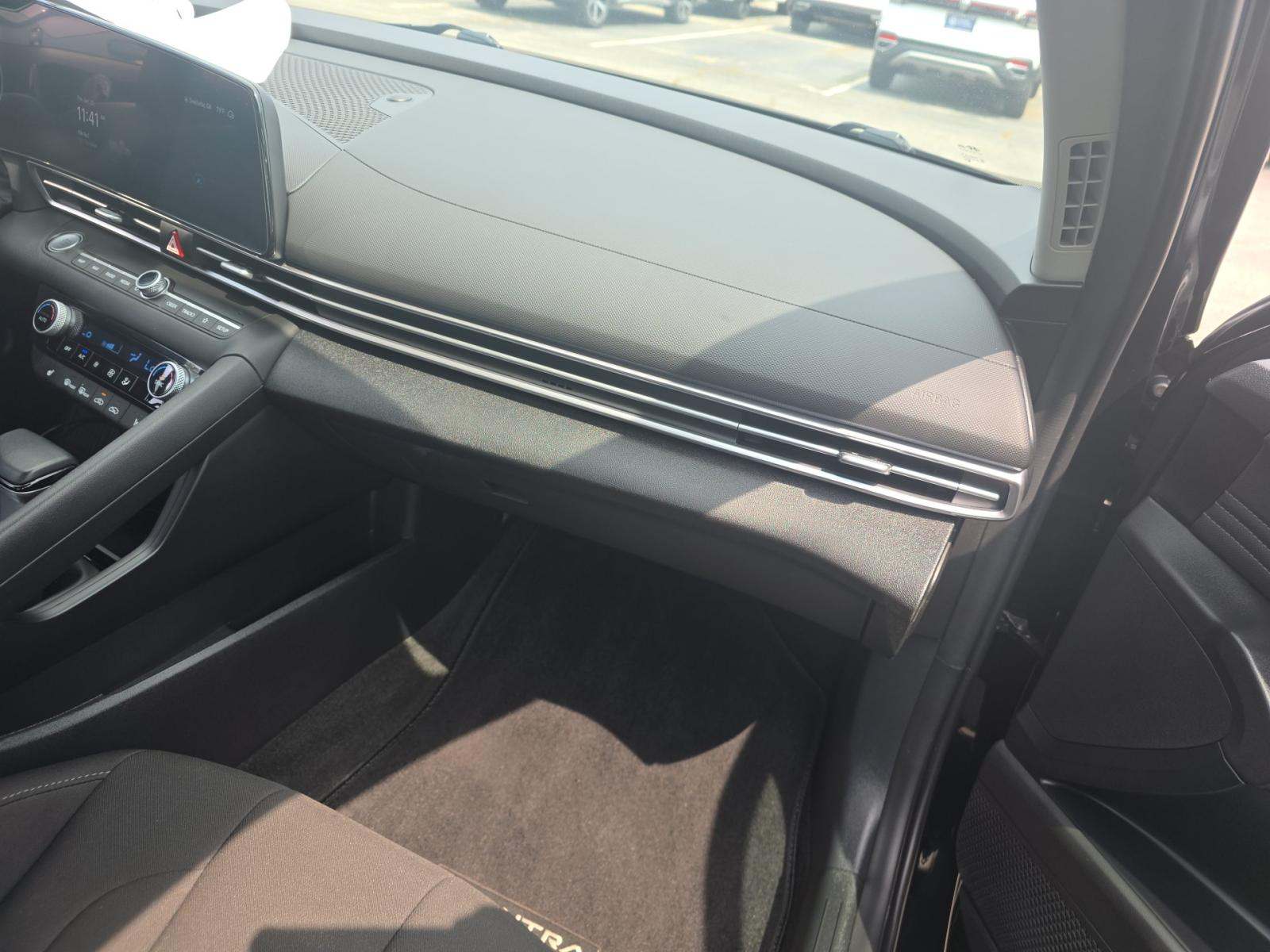 2023 Hyundai Elantra SEL FWD