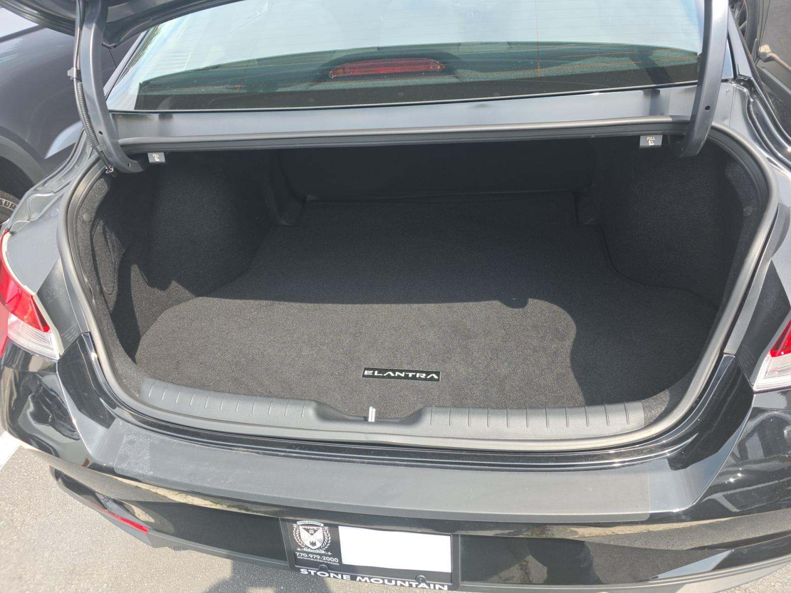 2023 Hyundai Elantra SEL FWD