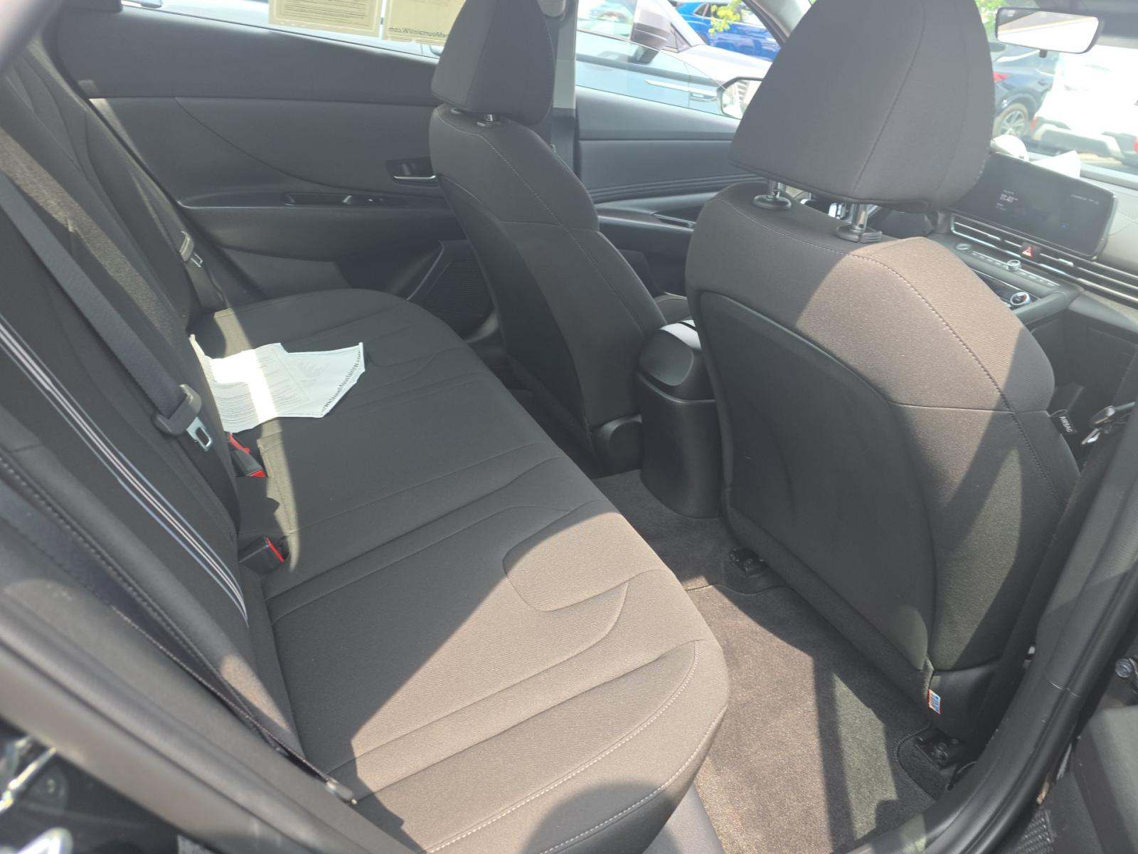 2023 Hyundai Elantra SEL FWD